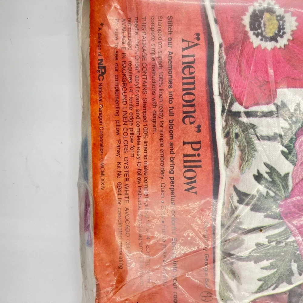 Vintage 1974 Paragon Creative Jewel Stitchery Anemone Pillow Kit 0943 Floral NEW